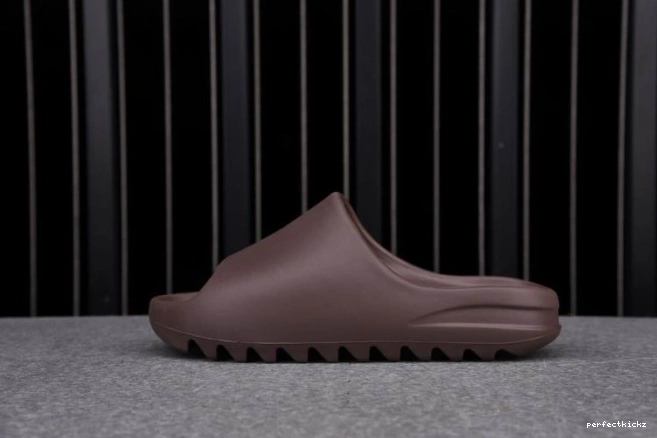 G55495 Yeezy Adidas Soot Slide 0730